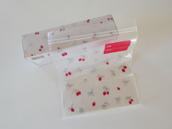 東京ディズニーに持って行くと便利なグッズのジップロック