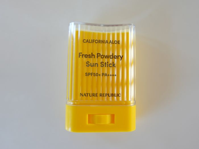 東京ディズニーに持って行くと便利なグッズの日焼け止めスティック