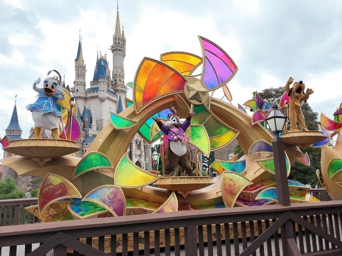 東京ディズニーランドのパレード「ハーモニー・イン・カラー」の写真
