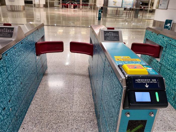 香港のエアポートエクスプレスの改札