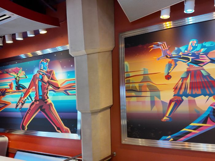 香港ディズニーランドのレストラン、スターライナー・ダイナーの内装