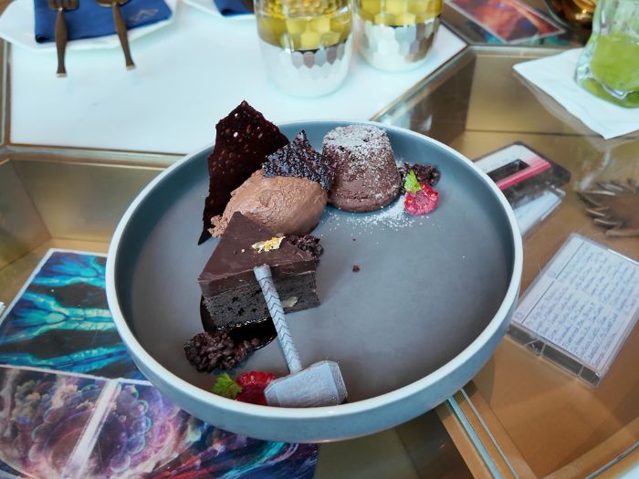 香港ディズニーランドのハリウッドホテルのアーキビストのチョコレートプレート