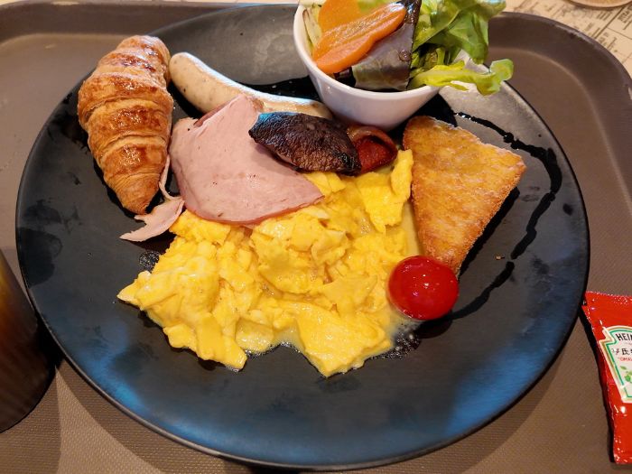 香港ディズニーランドのエクスプローラーズロッジのチャートルームカフェのアメリカスタイルブレックファスト