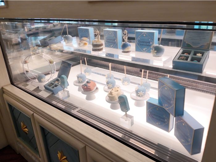 香港ディズニーランドのノーザン・ディライツのスイーツ陳列の様子