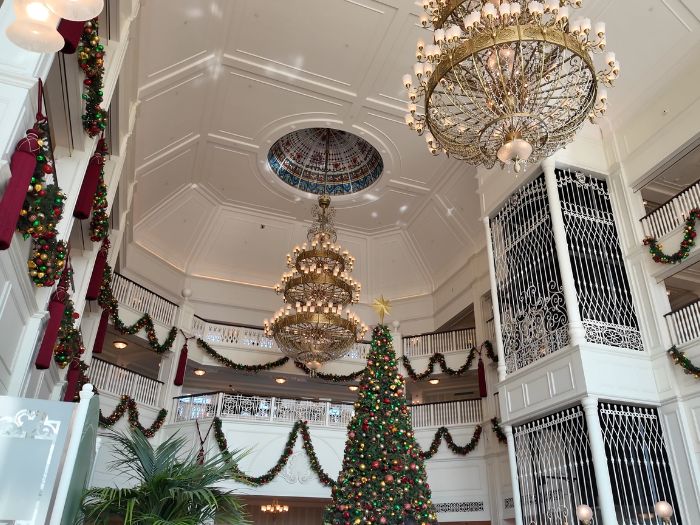 香港ディズニーランドホテルのロビー