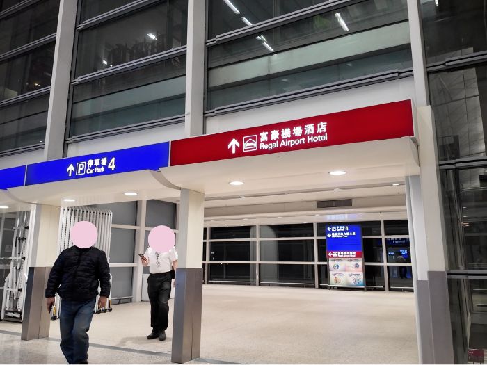 香港国際空港のリーガルエアポートホテルの看板