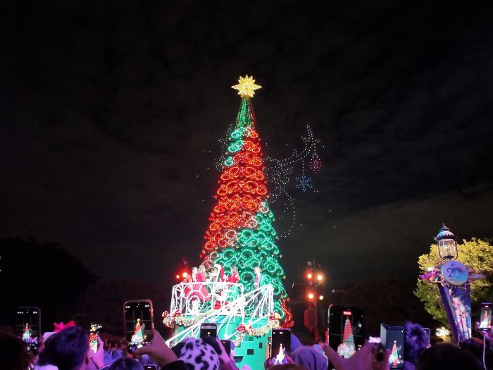 香港ディズニーランドのクリスマスツリー点灯式