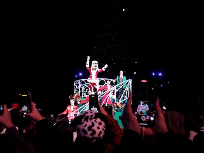 香港ディズニーランドのクリスマスツリー点灯式
