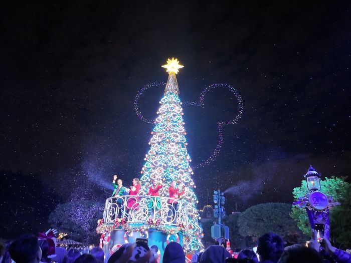 香港ディズニーランドのクリスマスツリー点灯式