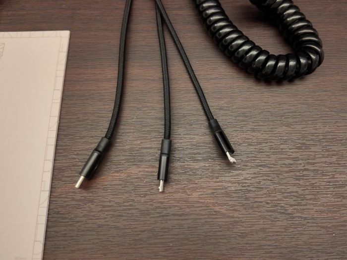 香港ディズニーランドのハリウッドホテルのマーベルルームの充電器