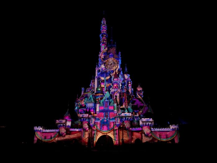 香港ディズニーランドのナイトショーモーメンタスを最前列から観た様子