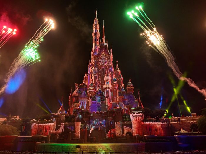 香港ディズニーランドのナイトショーモーメンタスを最前列から観た様子