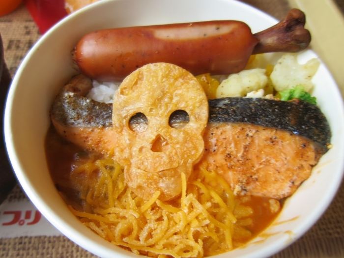 東京ディズニーシーシーフードサルサソースのライスボウル（サーモン、骨付きソーセージ、チーズ）