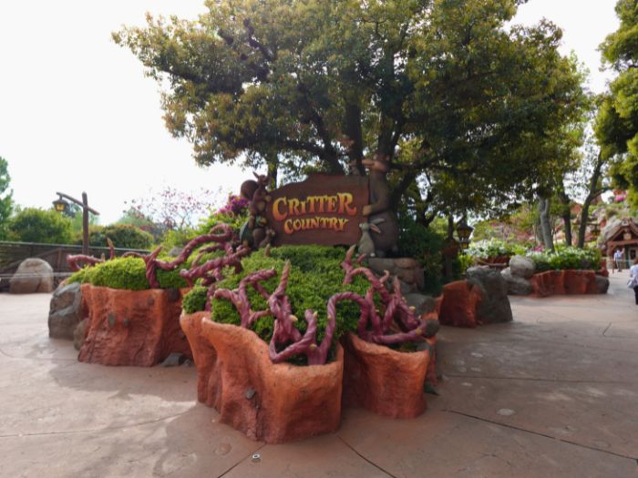 東京ディズニーランドのクリッターカントリーの看板