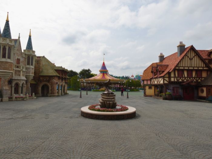 東京ディズニーランドの空いている朝の風景